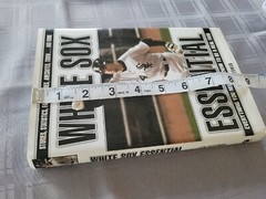 White Sox Essential: Everything You Ne- hardcover, Lew Freedman, 1572439327