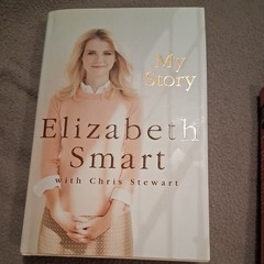 Elizabeth Smart Signed Books! „My Story”, „In Plain Sight” 2013 First Edition