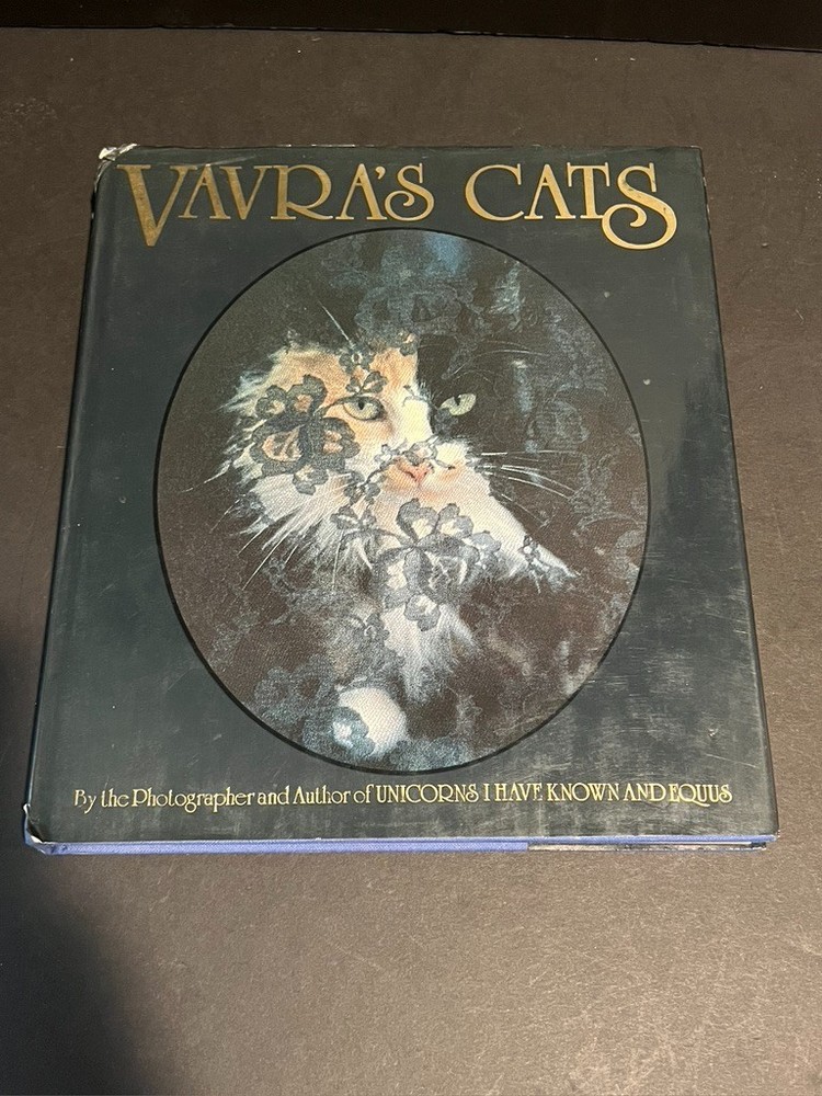 Vavra’s Cats by Robert Vavra (1986 Hardcover) First Edition 1st Print VG Signed