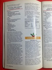 PILLSBURY HOLIDAY BAKING RECIPES COOKBOOK 96 PAGES 2000 COOKIES SPRITZ CHRISTMAS