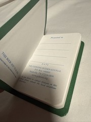 New Testament Pocket Bible Psalms Proverbs. Green Crisp and Tight Unused