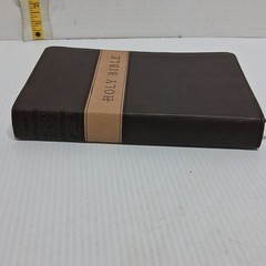 Holy Bible Gift & Award Edition New TYNDALE Living Translation READ