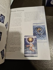 Lunar Tarot: Manifest your dreams 78 Cards 64 Page Book