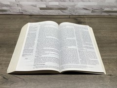 The Inspirational Bible (New Century Version, The Everyday Bible) – ACCEPTABLE