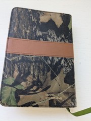 NKJV Compact Mossy Oak Camo Outdoors Bible LeatherSoft 1990