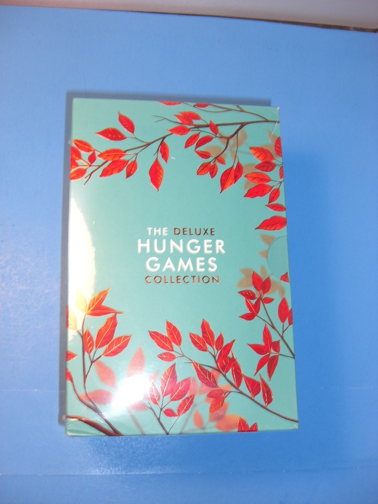 Suzanne Collins Hunger Games Box Set – Deluxe Edition Sealed