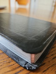 Holy BIBLE NIV Thinline Black Bonded Leather Zondervan 2002