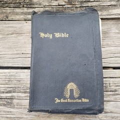 1941 HOLY BIBLE „The Good Samaritan” Illuminated King James Version Red Letter