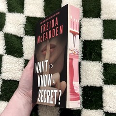Want To Know A Secret Freida McFadden The WORKS UK Exclusive Sprayed Edge Book