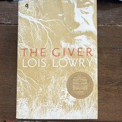 The Giver Lois Lowry PB Clarion Books Young Adult Fiction Novel English