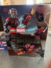 Lego Marvel Secrets Of The Avengers Book W/exclusive Minifigure