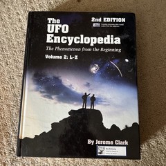 The UFO Encyclopedia : The Phenomenon from the Beginning (Volume 2 Only) HB