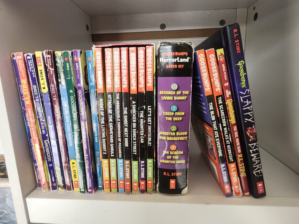 Goosebumps R.L. Stine Scholastic Lot Of 24 Vintage Horrorland Reprints