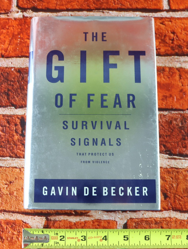 The Gift of Fear Survival Signals Protect Us From Violence Gavin de Becker