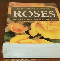 New! Sealed! BOTANICAS POCKET ROSES (Botanicas Pockets) Paperback By Susan Page