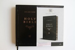 Thinline KJV Holy Bible with Giant Print and Convenient Thumb Index, 1408 Pages