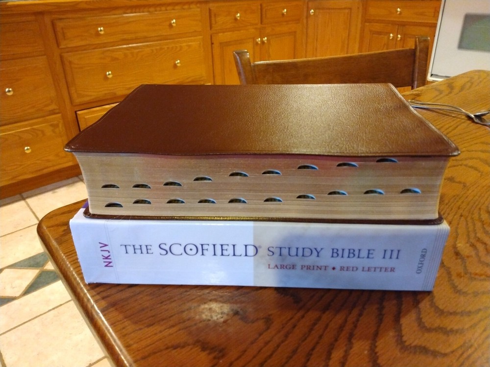 NKJV Scofield Study Bible LARGE PRINT Burgundy Bonded Leather thumb indexed