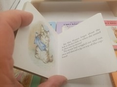 2 Vintage Box Sets “LITTLE TREASURY BEATRIX POTTER STORIES” Books & Cassettes
