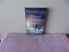 Alaska K-9 Unit Ser.: Blizzard Showdown by Shirlee McCoy (2021, Mass Market)