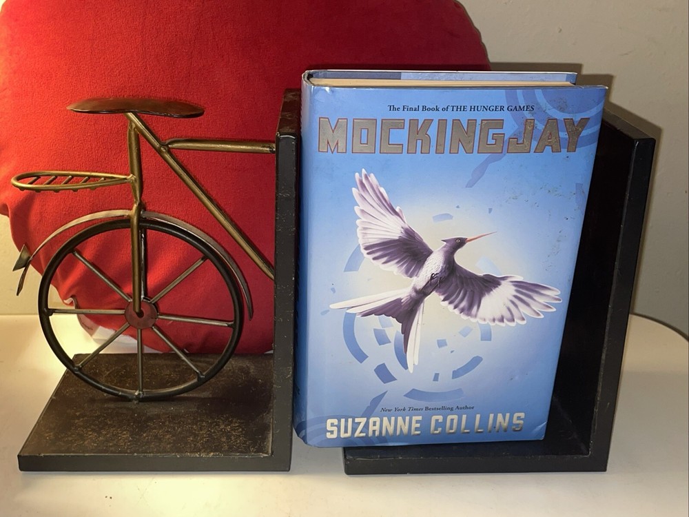 Mockingjay (The Hunger Games) – Hardcover By Suzanne Collins – Book VERY GOOD