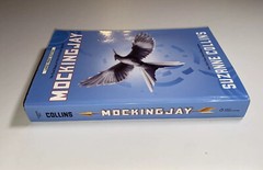 Mockingjay by Suzanne Collins Large Print Edition, Paperback