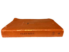 The Holy Bible NKJV Super Giant Print Bible Word of Christ in Red Tomas Nelson