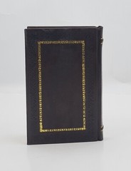 A History Of Central Banking And The Enslavement Of Mank [Premium Leather Bound]