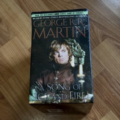 A Game Of Thrones: A Song Of Ice and Fire 5 Book, Box Set, by George R.R.Martin