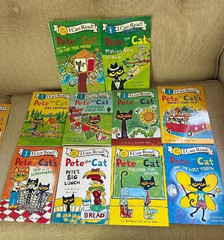 Pete the Cat’s Groovy Reading Box – 10 books, Poster, 30 Stickers – I Can READ