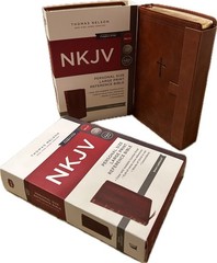 MAGNETIC CLOSURE NKJV LARGE PRINT(10.5pt) Personal Size Brown Leathersoft Bible
