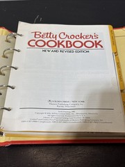 Vintage Betty Crocker’s Cookbook 5 Ring Binder Hardcover 1978 1981 9800