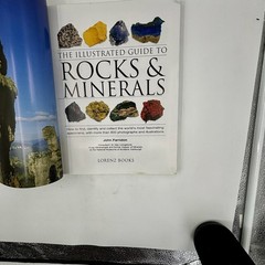 The Illustrated Guide to Rocks & Minerals: How to find, identify and collect HC