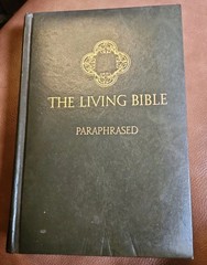 The Living Bible Paraphrased by Tyndale (1973, Hardcover) Free Shipping