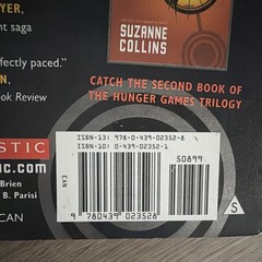 Suzanne Collins Hunger Games Trilogy: Hunger Games, Catching Fire, Mockingjay