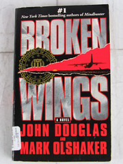 Broken Wings, John Douglas & Mark Olshaker, Paperback