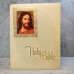 Holy Bible Fireside Family Edition NAB Catholic White Cover 1974-1975 1250+ Page
