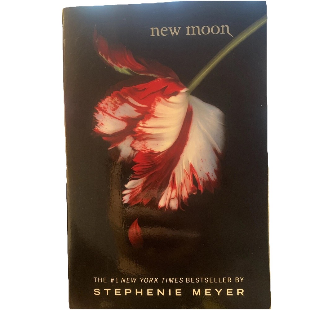 The Twilight Saga Ser.: New Moon by Stephenie Meyer (2008, Trade Paperback)