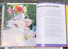 Alice in Wonderland The Official Cookbook Disney 50+ Topsy-Turvy Recipes Elena C
