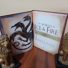 World of Ice and Fire : The Untold History of Westeros and the Game of Thrones