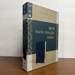 NIV, Wide Margin Bible (A Bible that Welcomes Note-Taking), Leathersoft, Navy