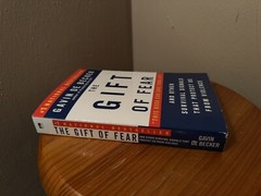 Gift of Fear : Survival Signals That Protect Us from Violence by Gavin de Becker