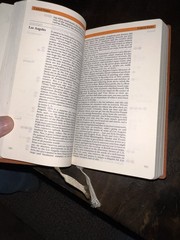 Vintage 1977 IN World Guide – Over 500 Pages In Compact Edition
