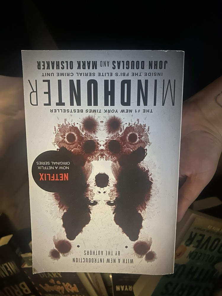 Mindhunter : Inside the FBI’s Elite Serial Crime Unit by John E. Douglas