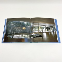 Oscar Niemeyer Houses By Alan Hess and Alan Weintraub Hardcover