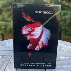 The Twilight Saga Complete 4-Book Box Set by Stephenie Meyer – MT Books Edition