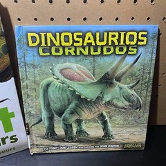 2 Book Lot- Amazing Giant Dinosaurs, Dinosaurios(bilingual) Hardcover Books