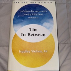 In-Between : Unforgettable Encounters During Life’s Final Moments by Hadley…