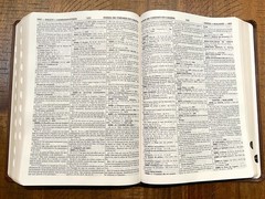 French Thompson Chain Ref. Bible, 1979 La Colombe, Thumb Idx. Brown Faux Leather