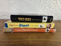 Lot Of 3 Vintage Cookbooks Betty Crocker Bisquick, Williams Sonoma, 1990s/2000s