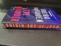 D-luxe hardcover edition THE INTRUDER Freida McFadden